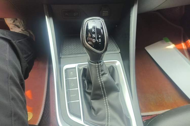 Used Geely Auto Vision X3 2019 Upgraded Model 1.5L CVT Prestige Version Gear Lever