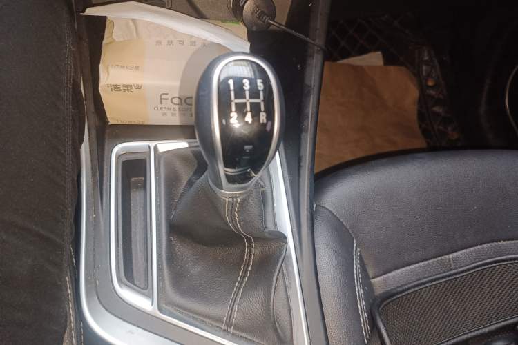 Used Geely Auto Vision X3 2019 Upgraded Model 1.5L Manual Luxury Version Gear Lever