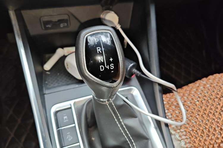 Used Geely Auto Vision X3 2019 Upgraded Model 1.5L CVT Elite Version Gear Lever