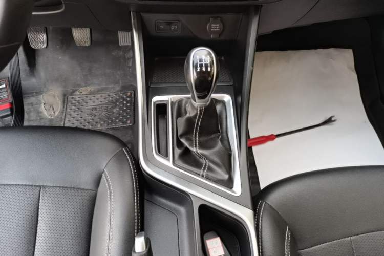 Used Geely Auto Vision X3 2019 Upgraded Model 1.5L Manual Elite Version Gear Lever
