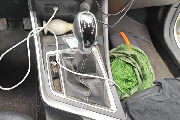Used Geely Auto Vision X3 2019 Upgraded Model 1.5L Manual Elite Version Gear Lever
