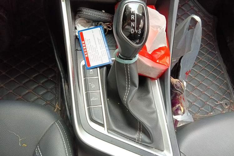 Used Geely Auto Vision X3 2019 Upgraded Model 1.5L CVT Elite Version Gear Lever