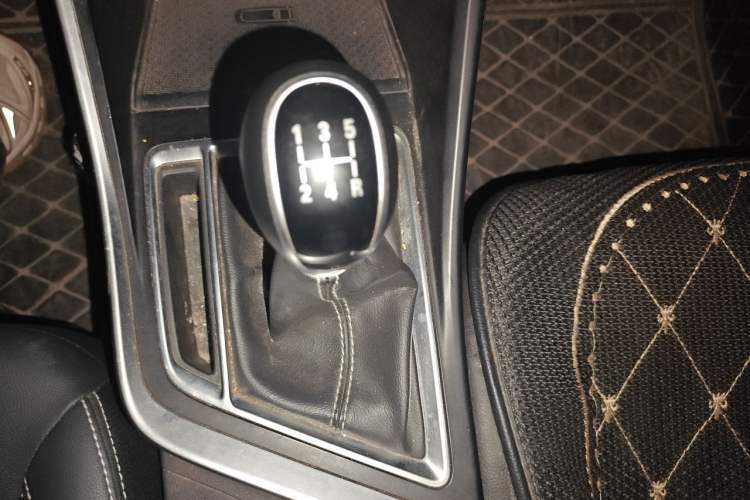 Used Geely Auto Vision X3 2019 Upgraded Model 1.5L Manual Elite Version Gear Lever