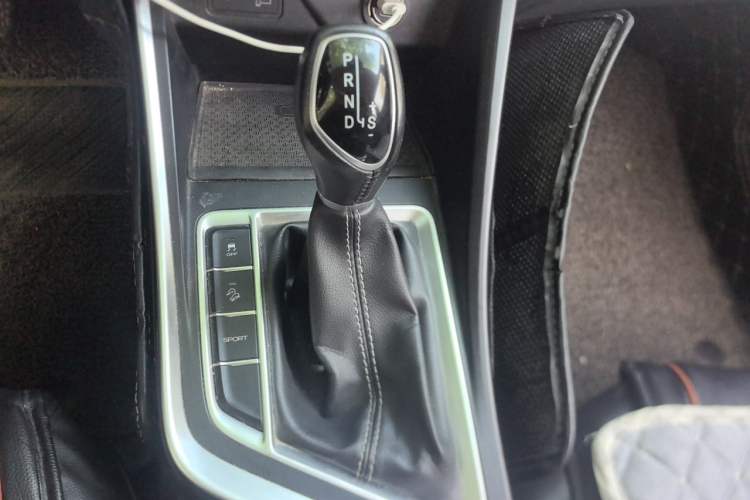 Used Geely Auto Vision X3 2019 Upgraded Model 1.5L CVT Elite Version Gear Lever