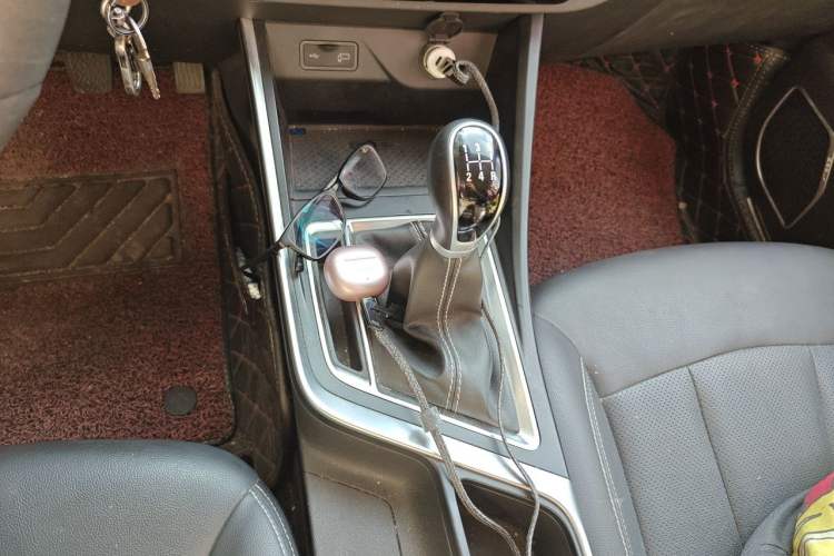 Used Geely Auto Vision X3 2019 Upgraded Model 1.5L Manual Elite Version Gear Lever