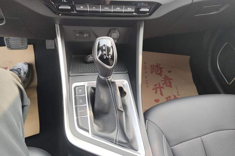 Used Geely Auto Vision X3 2019 Upgraded Model 1.5L CVT Elite Version Gear Lever