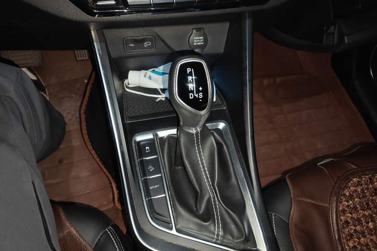 Used Geely Auto Vision X3 2019 Upgraded Model 1.5L CVT Elite Version Gear Lever