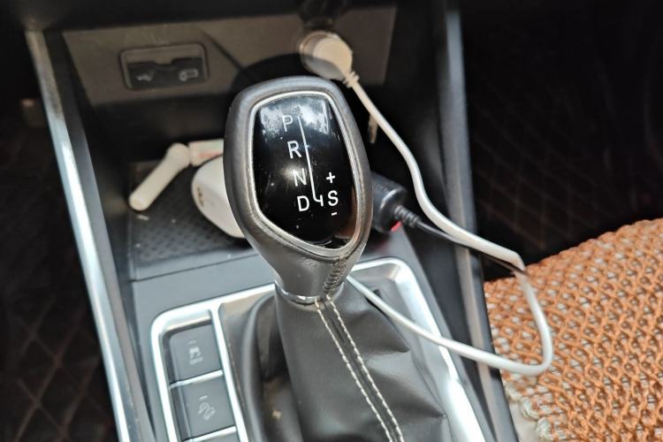 Used Geely Auto Vision X3 2019 Upgraded Model 1.5L CVT Elite Version Gear Lever