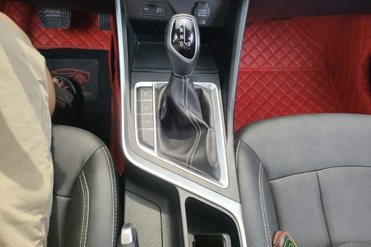 Used Geely Auto Vision X3 2019 Upgraded Model 1.5L CVT Elite Version Gear Lever
