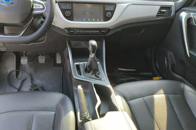 Used Geely Auto Vision X3 2019 Upgraded Model 1.5L Manual Luxury Version Gear Lever