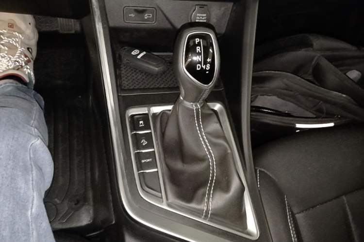 Used Geely Auto Vision X3 2019 Upgraded Model 1.5L CVT Elite Version Gear Lever