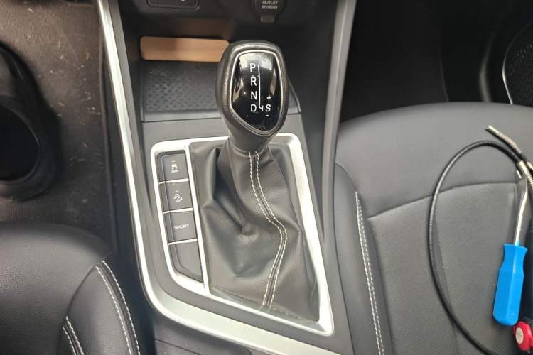 Used Geely Auto Vision X3 2019 Upgraded Model 1.5L CVT Elite Version Gear Lever