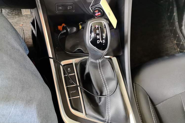 Used Geely Auto Vision X3 2019 Upgraded Model 1.5L CVT Elite Version Gear Lever