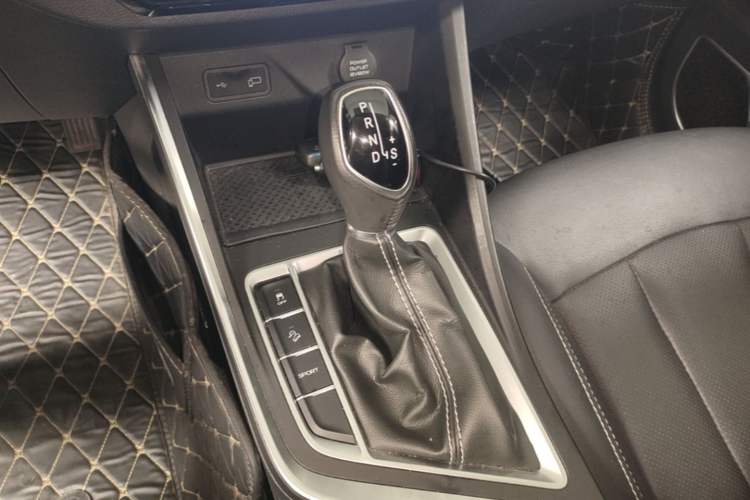 Used Geely Auto Vision X3 2019 Upgraded Model 1.5L CVT Prestige Version Gear Lever