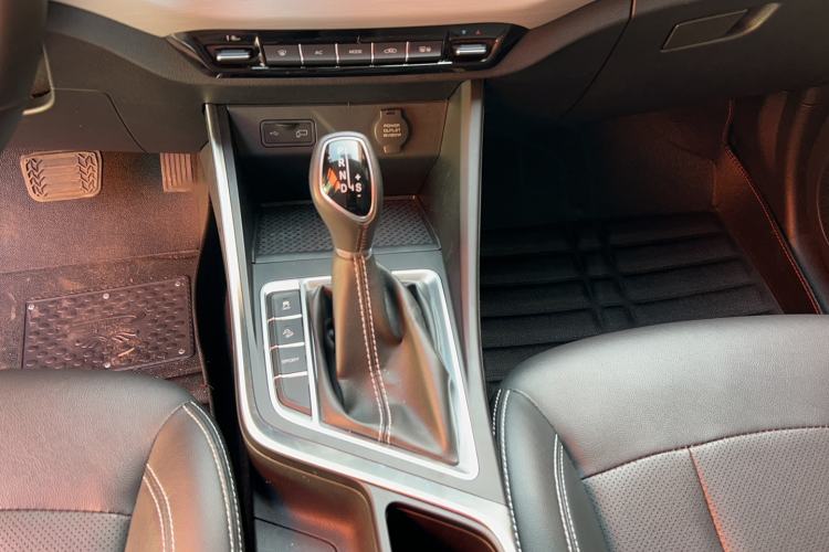 Used Geely Auto Vision X3 2019 Upgraded Model 1.5L CVT Prestige Version Gear Lever