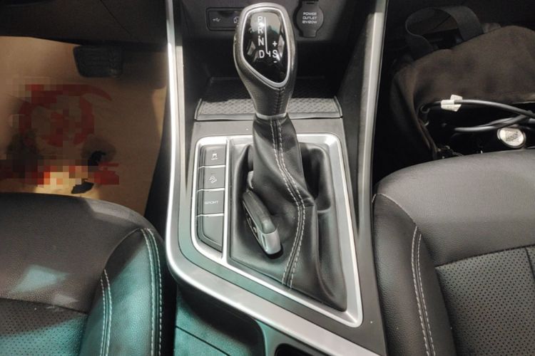 Used Geely Auto Vision X3 2019 Upgraded Model 1.5L CVT Elite Version Gear Lever