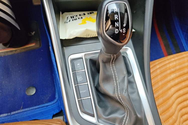 Used Geely Auto Vision X3 2019 Upgraded Model 1.5L CVT Elite Version Gear Lever