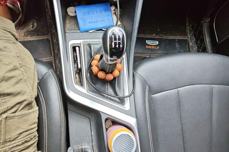 Used Geely Auto Vision X3 2019 Upgraded Model 1.5L Manual Elite Version Gear Lever