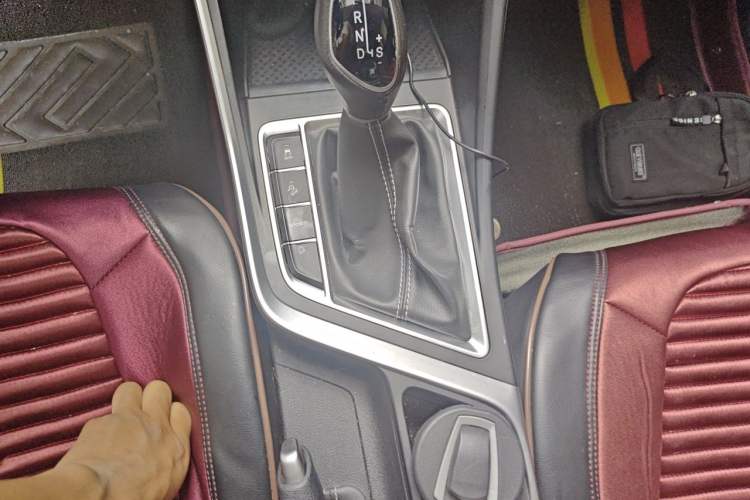 Used Geely Auto Vision X3 2019 Upgraded Model 1.5L CVT Elite Version Gear Lever