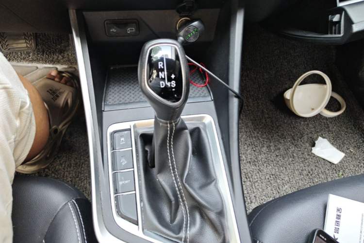 Used Geely Auto Vision X3 2019 Upgraded Model 1.5L CVT Elite Version Gear Lever