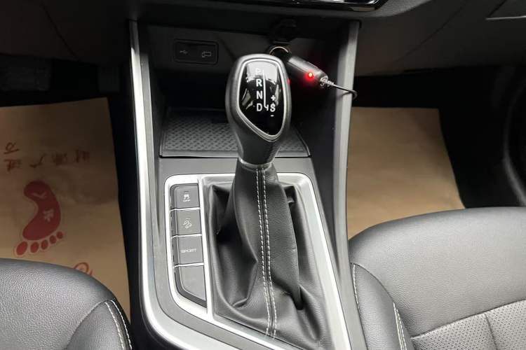 Used Geely Auto Vision X3 2019 Upgraded Model 1.5L CVT Elite Version Gear Lever