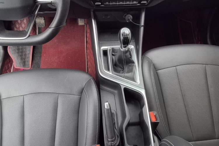 Used Geely Auto Vision X3 2019 Upgraded Model 1.5L Manual Elite Version Gear Lever