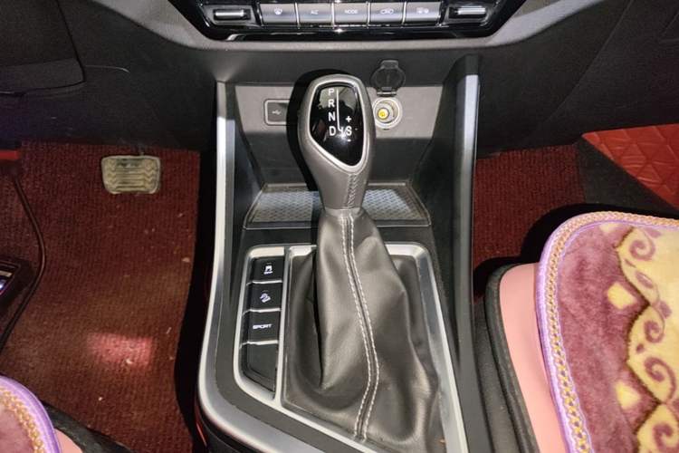 Used Geely Auto Vision X3 2019 Upgraded Model 1.5L CVT Elite Version Gear Lever