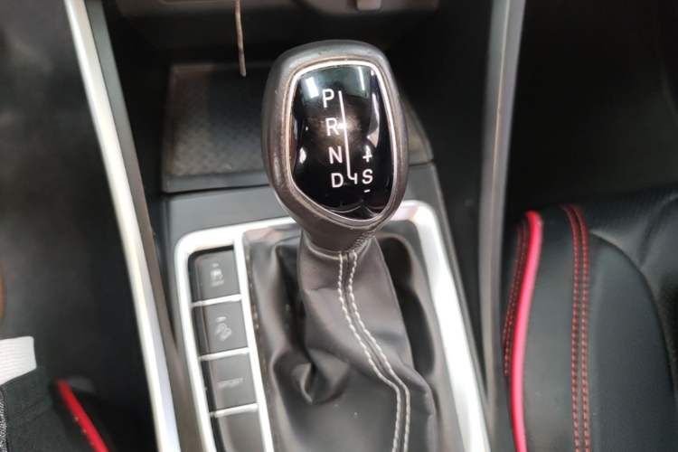 Used Geely Auto Vision X3 2019 Upgraded Model 1.5L CVT Elite Version Gear Lever