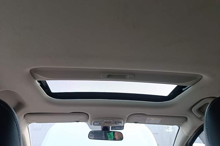 Used Geely Auto Vision X3 2019 Upgraded Model 1.5L Manual Luxury Version Headliner