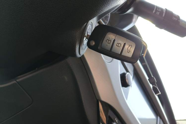 Used Geely Auto Vision X3 2019 Upgraded Model 1.5L Manual Luxury Version Interior 1