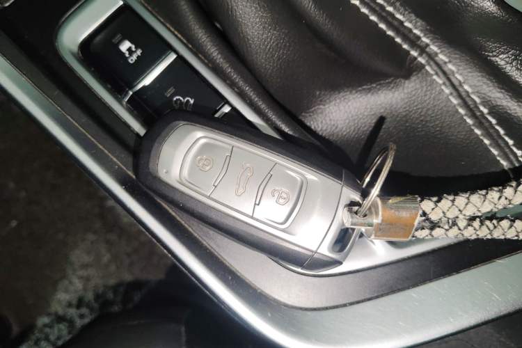 Used Geely Auto Vision X3 2019 Upgraded Model 1.5L CVT Prestige Version Interior 1