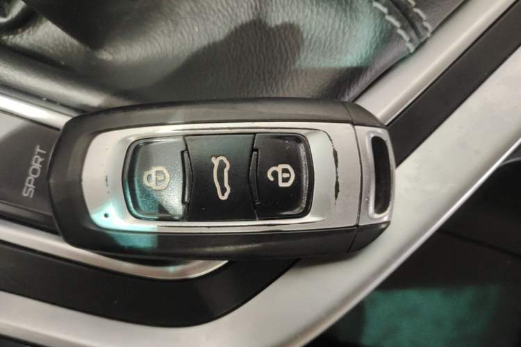 Used Geely Auto Vision X3 2019 Upgraded Model 1.5L CVT Elite Version Interior 1