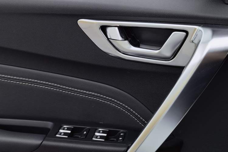 Used Geely Auto Vision X3 2019 Upgraded Model 1.5L CVT Elite Version Interior 12