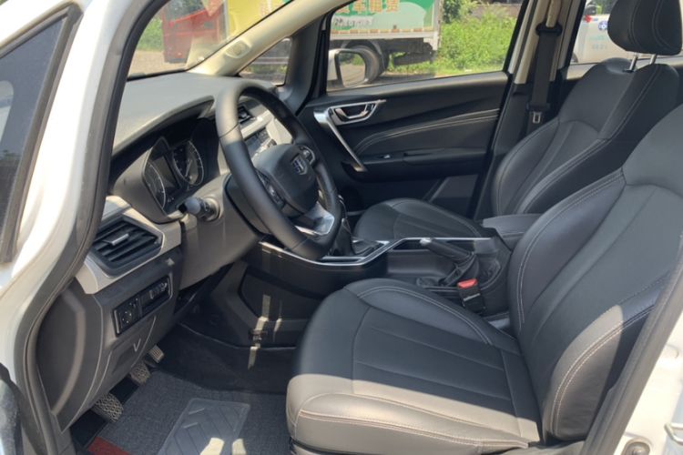 Used Geely Auto Vision X3 2019 Upgraded Model 1.5L Manual Elite Version Interior 2