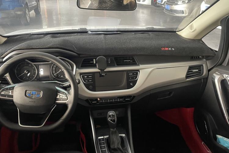 Used Geely Auto Vision X3 2019 Upgraded Model 1.5L CVT Prestige Version Interior 2