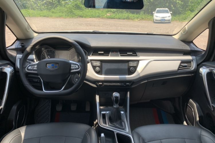 Used Geely Auto Vision X3 2019 Upgraded Model 1.5L Manual Elite Version Interior 3