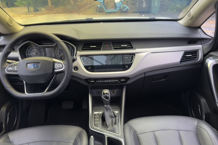 Used Geely Auto Vision X3 2019 Upgraded Model 1.5L CVT Prestige Version Interior 3