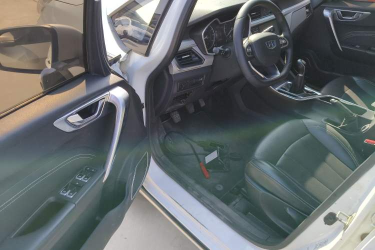 Used Geely Auto Vision X3 2019 Upgraded Model 1.5L Manual Luxury Version Interior 3