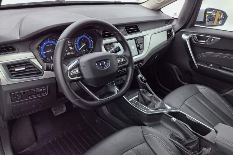 Used Geely Auto Vision X3 2019 Upgraded Model 1.5L CVT Elite Version Interior 3