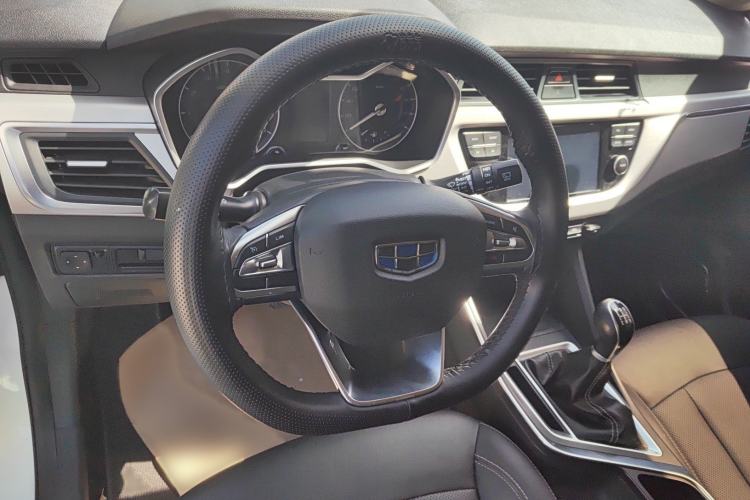 Used Geely Auto Vision X3 2019 Upgraded Model 1.5L Manual Elite Version Interior 3