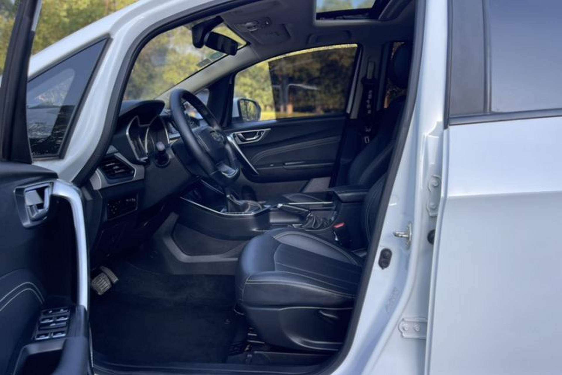 Used Geely Auto Vision X3 2019 Upgraded Model 1.5L CVT Prestige Version Interior 4