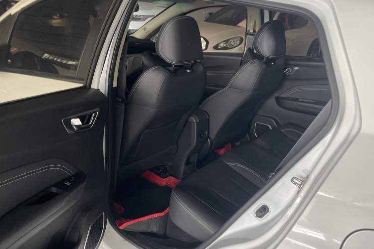 Used Geely Auto Vision X3 2019 Upgraded Model 1.5L CVT Prestige Version Interior 4