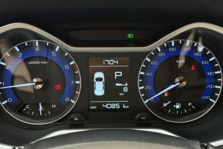 Used Geely Auto Vision X3 2019 Upgraded Model 1.5L CVT Elite Version Interior 4