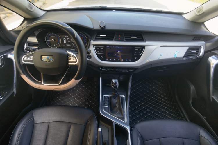 Used Geely Auto Vision X3 2019 Upgraded Model 1.5L CVT Prestige Version Interior 4