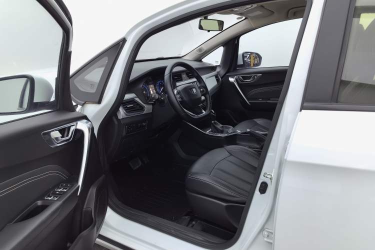 Used Geely Auto Vision X3 2019 Upgraded Model 1.5L CVT Elite Version Interior 4