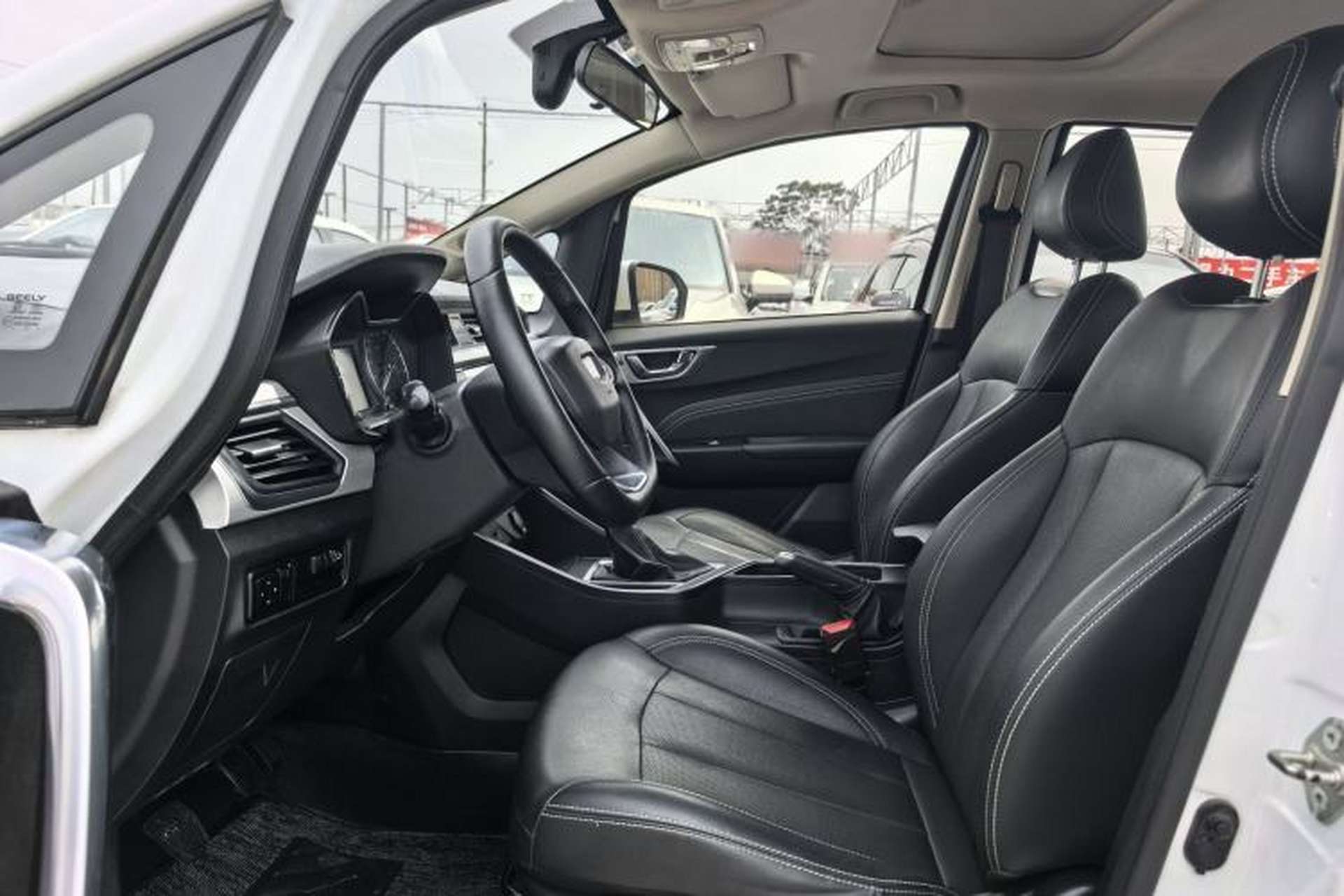 Used Geely Auto Vision X3 2019 Upgraded Model 1.5L Manual Luxury Version Interior 4
