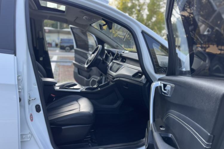 Used Geely Auto Vision X3 2019 Upgraded Model 1.5L CVT Prestige Version Interior 6