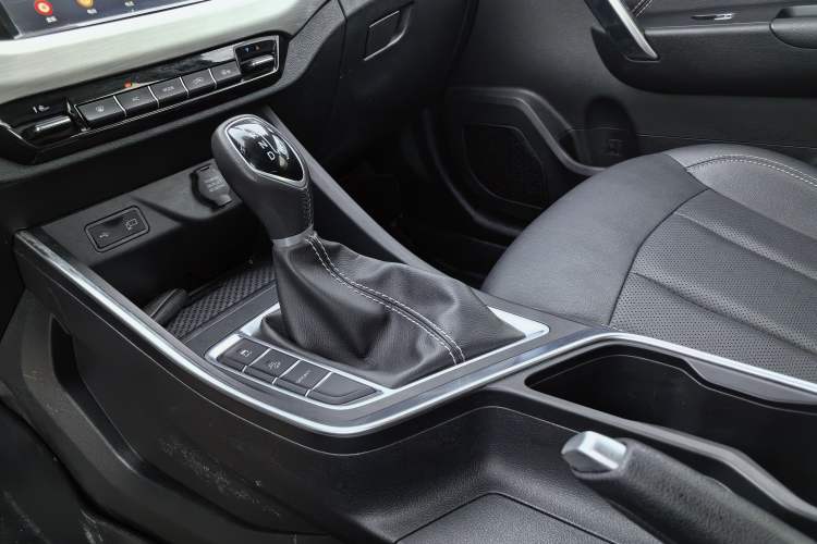 Used Geely Auto Vision X3 2019 Upgraded Model 1.5L CVT Elite Version Interior 6