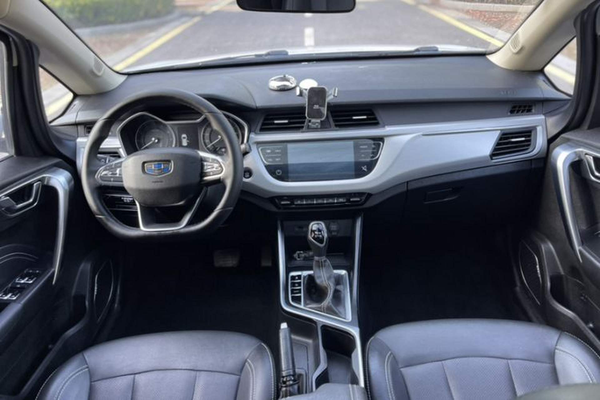 Used Geely Auto Vision X3 2019 Upgraded Model 1.5L CVT Prestige Version Interior 7