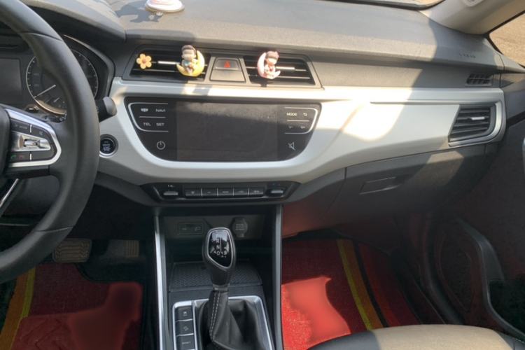 Used Geely Auto Vision X3 2019 Upgraded Model 1.5L CVT Prestige Version Interior 7